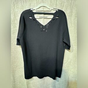 NWT- Chicos top size 3 or Xl-xxl cutouts with v-neck -3/4 sleeves